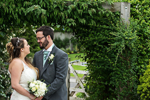 Mythe Barn wedding photographer